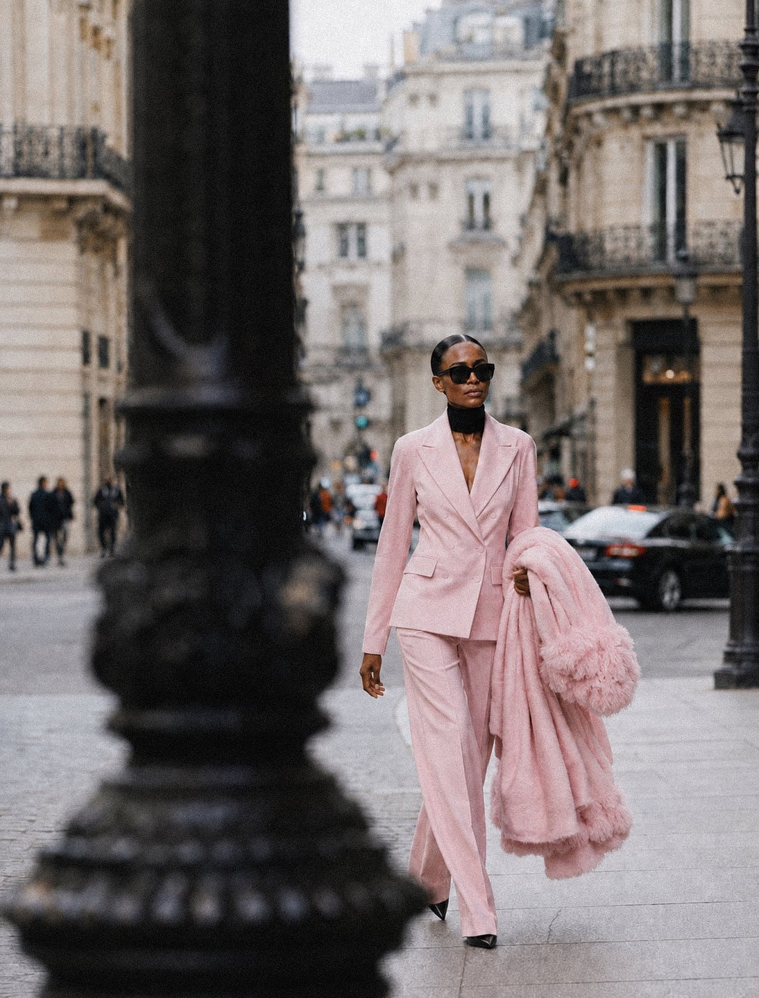 Between shows: On the way, Paris