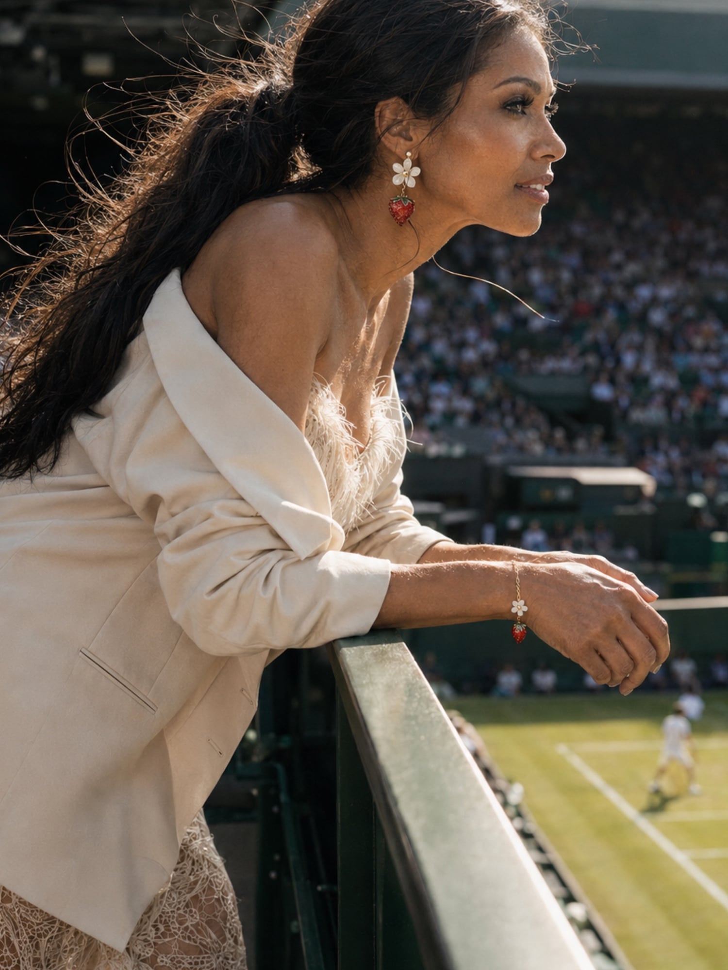 The sweetest match: Watching from the railing
