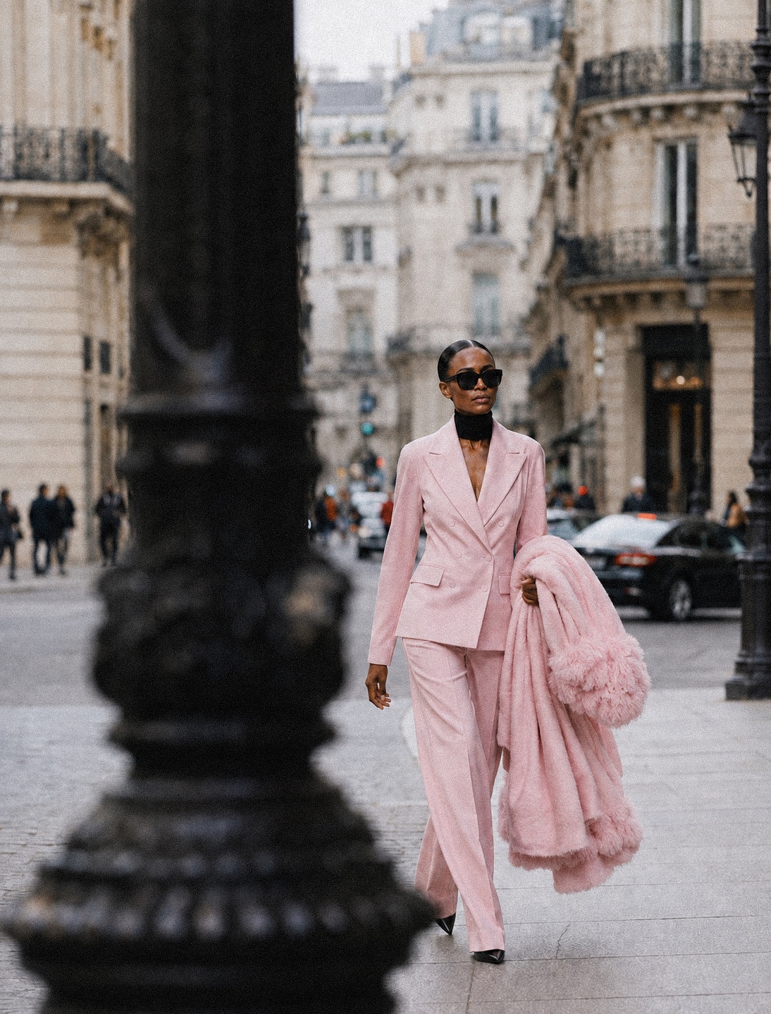 Between shows: On the way, Paris